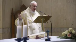 Papa Francesco durante una Messa a Santa Marta / L'Osservatore Romano / ACI Group
