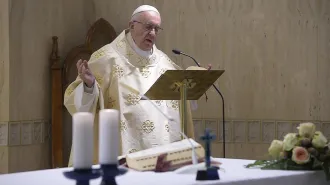 Papa Francesco: “La pace non si costruisce nei grandi consessi internazionali”