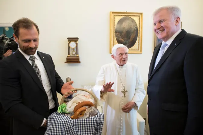 La festa per i 90 anni di Papa Benedetto |  | L'Osservatore Romano