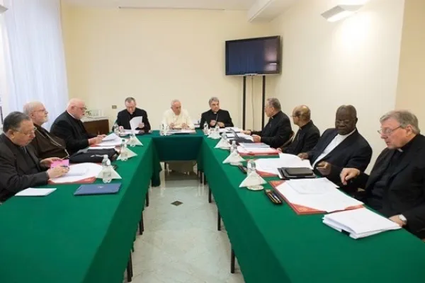 Il Papa e il Consiglio dei Cardinali durante una delle riunioni / L'Osservatore Romano / ACI Group