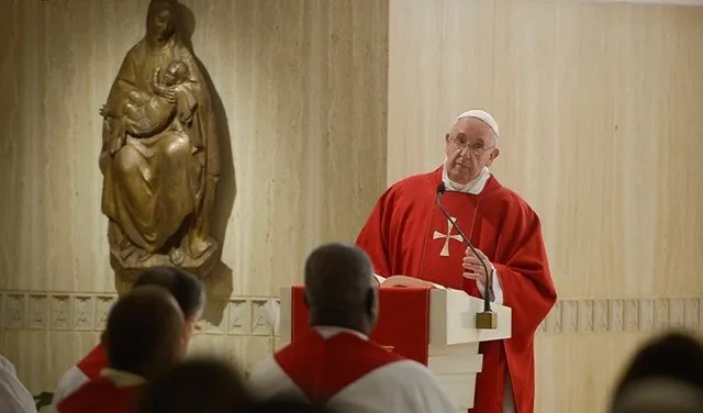 Papa Francesco a Santa Marta | Papa Francesco durante una Messa a Santa Marta | L'Osservatore Romano Photo