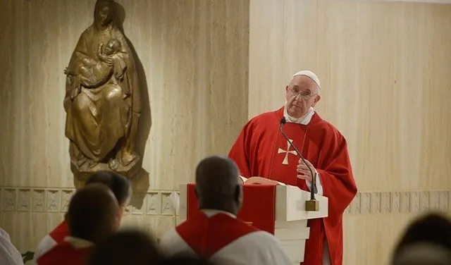 Papa Francesco a Santa Marta | Papa Francesco durante una Messa di Santa Marta | L'Osservatore Romano / ACI Group