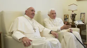 Lotta alla pedofilia, il Papa: "Rendo omaggio a Benedetto XVI, uomo coraggioso"