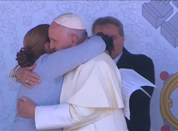 Papa Francesco abbraccia una detenuta in Messico  |  | CTV