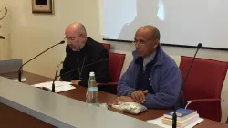 Padre Vazkhala durante la conferenza  / SB