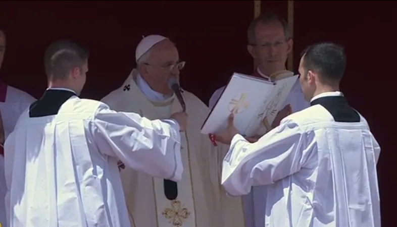 Il Papa prega il Regina Coeli | Il Papa prega il Regina Coeli | CTV