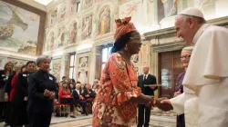 Il Papa riceve la Associazione Cattolica Internazionale al servizio della Giovane [ACISJF] / Osservatore Romano