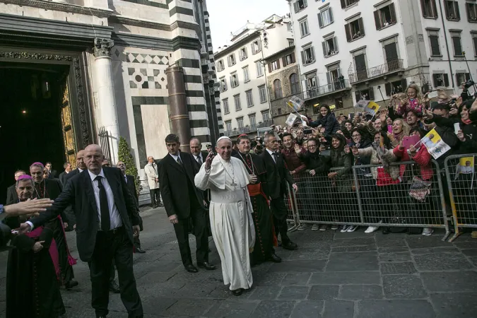 Il Papa esce dal battistero e si reca in duomo a Firenze  |  | CEI