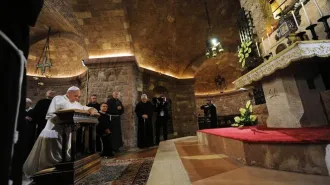 Papa Francesco, invita ad Assisi i giovani per dare nuova anima all'economia 