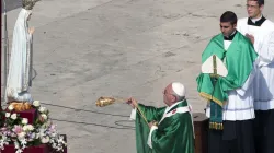 Papa Francesco incensa la statua della Vergine di Fatima in Piazza San Pietro / ©ALESSIA GIULIANI/CPP