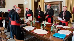 Papa Francesco guida una delle riunioni del Consiglio dei Cardinali / © L'Osservatore Romano Photo
