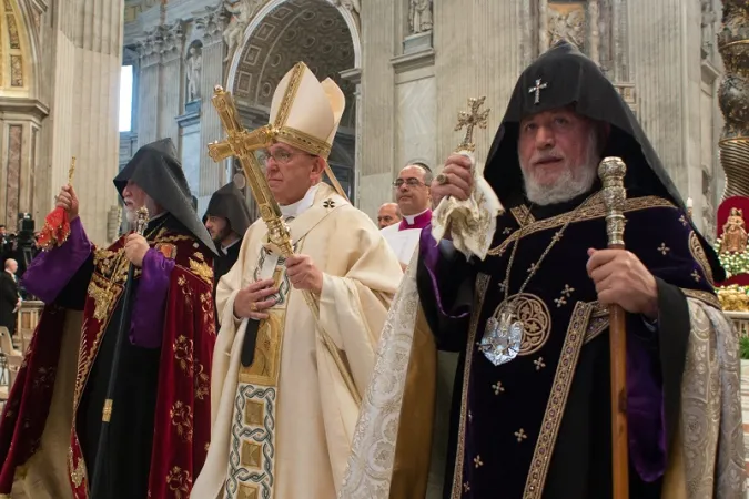 Papa Francesco e Catholicos Karekin | Santa Messa per il centenario del Martirio armeno - Basilica Vaticana, 12 aprile 2015 | L'Osservatore Romano 