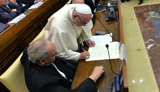 Papa Francesco alla PAS | Papa Francesco in una sessione della Pontificia Accademia delle Scienze, con a fianco a lui il Cancelliere, l'arcivescovo Sanchez Sorondo | pas.va