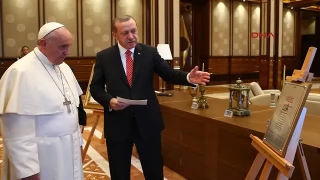 Papa Francesco ed Erdogan | Papa Francesco e il presidente Erdogan durante la visita di Papa Francesco ad Ankara il 28 novembre 2014 | Vatican Media 
