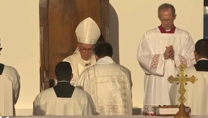 Il Papa celebra la messa a Firenze |  | CTV