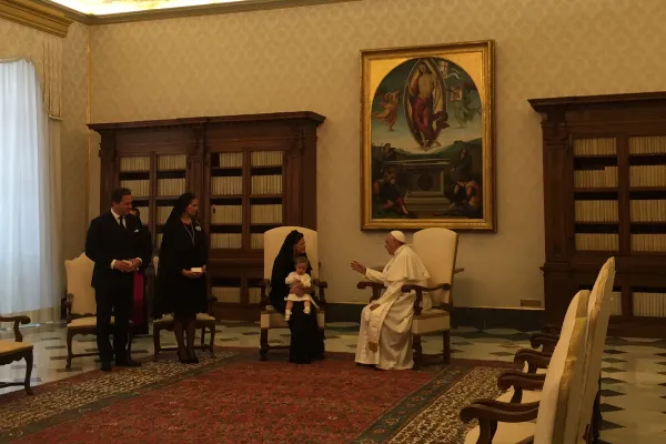 Il Papa e la Regina Silvia con in braccio la principessina Leonor / Angela Ambrogetti/ Aci Stampa