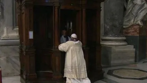Il Papa in confessionale |  | CTV
