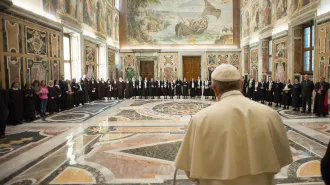 Papa Francesco e la "missione" alle suore del Medio Oriente: "Pregate per la pace"