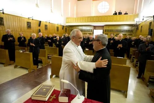 Il Papa e De Donatis nel 2014 agli esercizi spirituali  |  | pd