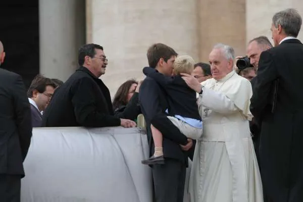 Il Papa al termine dell'udienza generale |  | Bohumil Petrik - Catholic News Agency