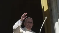 Papa Francesco durante un Angelus domenicale  / L'Osservatore Romano / ACI Group