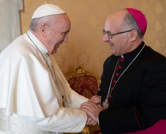 Papa Francesco e l'arcivescovo Massara  |  | www.arcidiocesicamerino.it