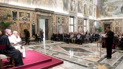 Papa Francesco durante una udienza in Aula Clementina nel Palazzo Apostolico  / L'Osservatore Romano / ACI Group