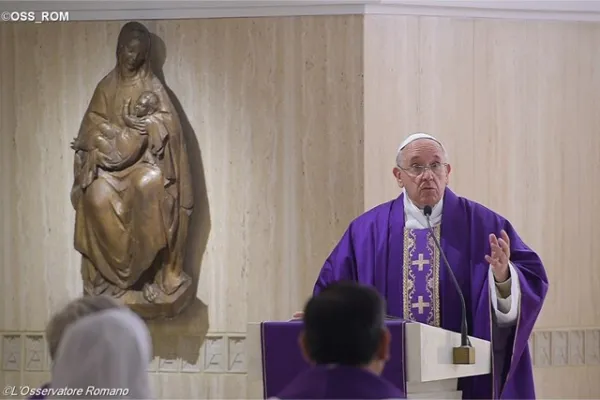 Papa Francesco celebra a Casa Santa Marta / Osservatore Romano