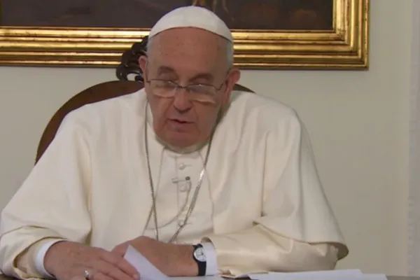 Papa Francesco legge un video messaggio / CTV