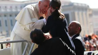 Papa Francesco: "Ignorare il povero è disprezzare Dio"