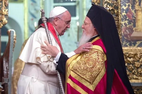 Papa Francesco e il Patriarca Bartolomeo al Fanar, durante il viaggio di Papa Francesco a Istanbul, 29-30 novembre 2014 / L'Osservatore Romano / ACI Group