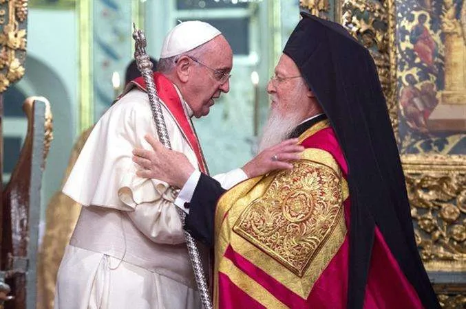 Papa Francesco e il Patriarca Bartolomeo al Fanar, durante il viaggio di Papa Francesco a Istanbul, 29-30 novembre 2014.  | L'Osservatore Romano / ACI Group