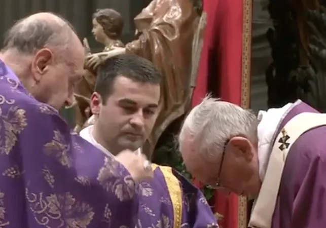 Il Papa riceve le ceneri dal cardinale Comastri  |  | CTV