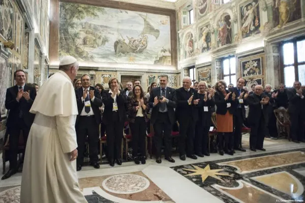 Papa Francesco incontra una rappresentanza dell'AGESC in Sala Clementina, 5 dicembre 2015 / © L'Osservatore Romano Photo