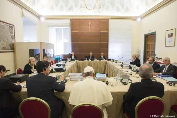 Papa Francesco presiede la riunione del Consiglio di Sovrintendenza IOR, 24 novembre 2015 | © L'Osservatore Romano Photo