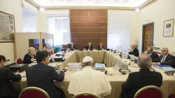 Papa Francesco presiede la riunione del Consiglio di Sovrintendenza IOR, 24 novembre 2015 / © L'Osservatore Romano Photo