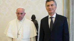 Papa Francesco nell'incontro con il presidente argentino Mauricio Macrì / L'Osservatore Romano / ACI Group