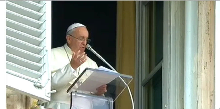 Papa Francesco | Papa Francesco all'Angelus di Pentecoste, Piazza San Pietro, 24 maggio 2015 | screenshot CTV