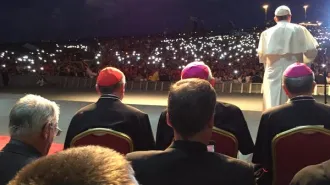 Papa Francesco insegna ai giovani la preghiera di un cuore libero