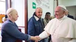 Papa Francesco con i poveri alla Mensa Caritas di Firenze / L'Osservatore Romano / ACI Group