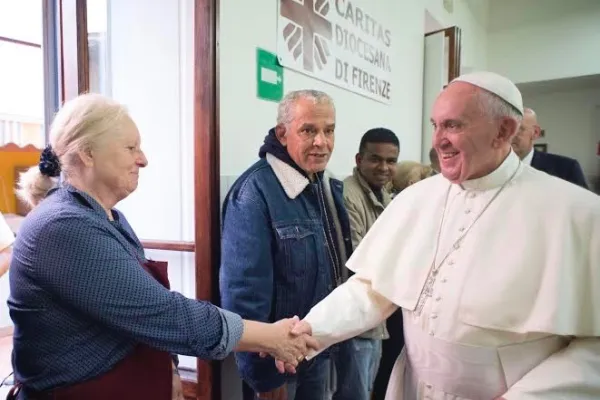 Papa Francesco con i poveri alla Mensa Caritas di Firenze / L'Osservatore Romano / ACI Group