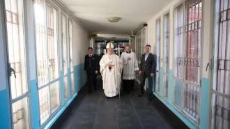 Papa Francesco: vado in carcere sull'esempio del cardinale Casaroli