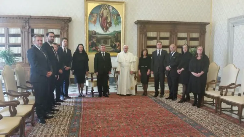 Papa Francesco e il presidente Ivanov | Papa Francesco e il presidente Ivanov con il seguito del presidente  | Martha Calderon / ACI Group