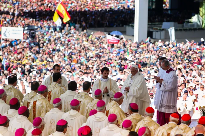 Papa Francesco a Fatima | Papa Francesco durante la messa di canonizzazione di Francesco e Giacinta, Fatima, 13 maggio 2017 | LUSA