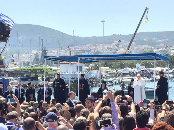 Papa Francesco a Lesbo | Papa Francesco al Porto di Mitilene, Lesbo, 16 aprile 2016  | Marco Mancini / ACI Group 