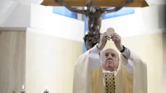 Coronavirus, Papa Francesco prega per gli operatori dei media
