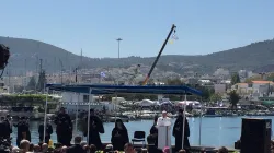 Papa Francesco parla al porto di Mitilene, Lesbo, 16 aprile 2016 / Marco Mancini / ACI Group