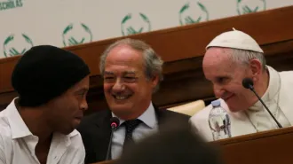 Papa Francesco con Ronaldinho lancia la seconda "Partita per la Pace"