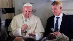 Papa Francesco in volo con i giornalisti / Edward Pentin / ACI