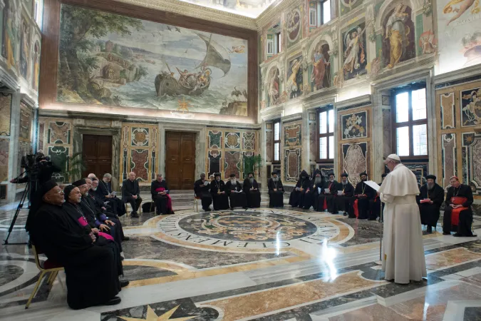 Il Papa e la Commissione cattolica ortodossa in una foto di archivio |  | Vatican Media 